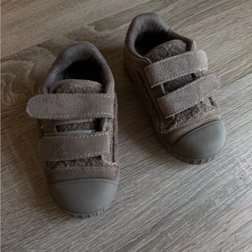 Zara toddler fleece lined sneakers 7 5.6”